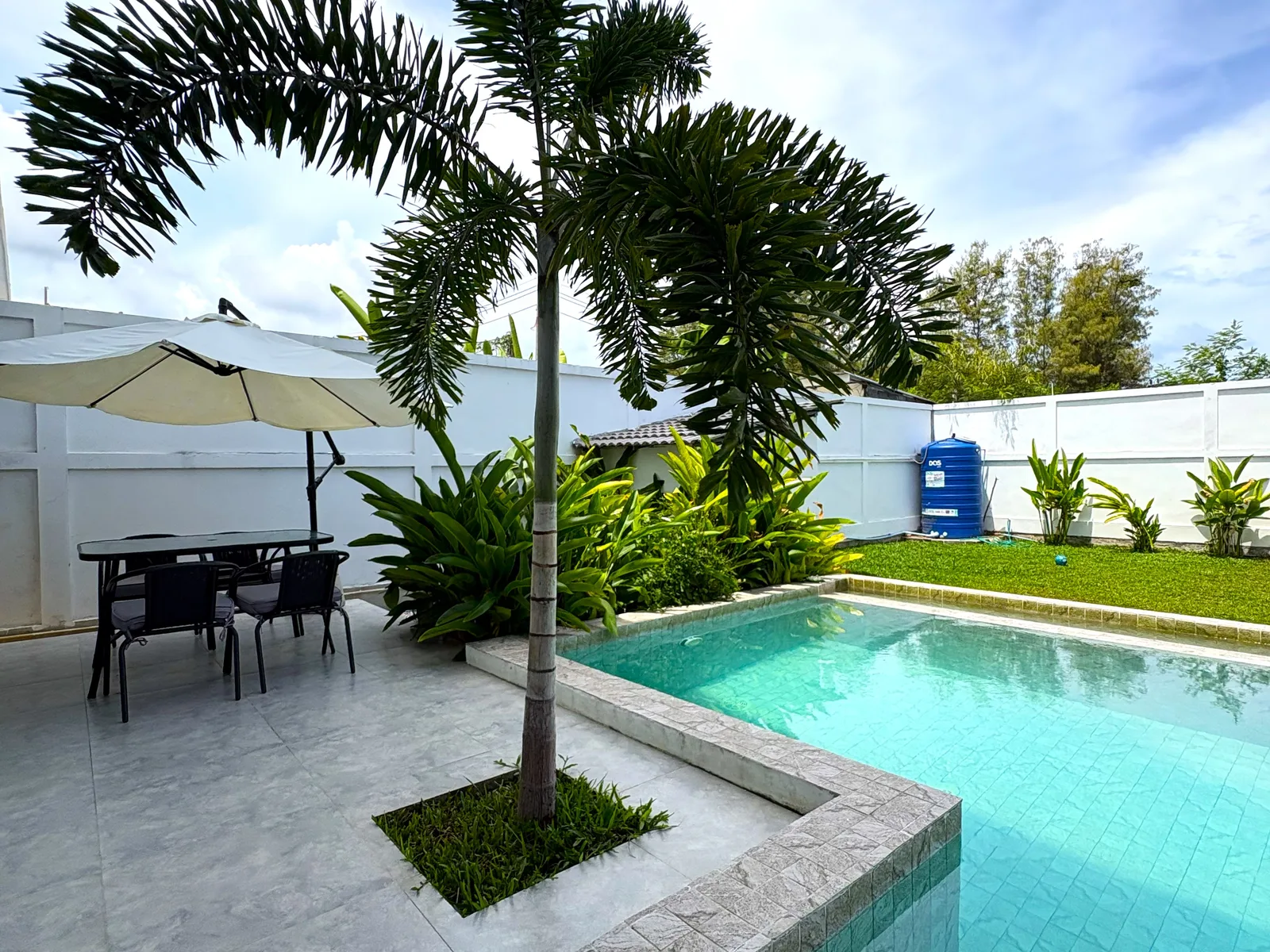 Villa Laya : piscine privée bordée de palmiers et terrasse ombragée, à Lamai, Koh Samui